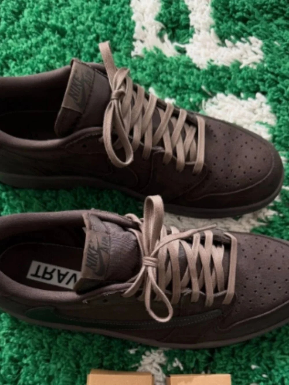 Jordan 1 Low OG x Travis Scott Velvet Brown